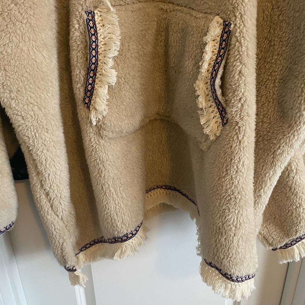 Throwzy Cozy Beige Hooded Pullover One Size Fringe - Picture 5 of 7